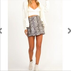 NWT OLIVACEOUS SNAKE MINI SKIRT SMALL